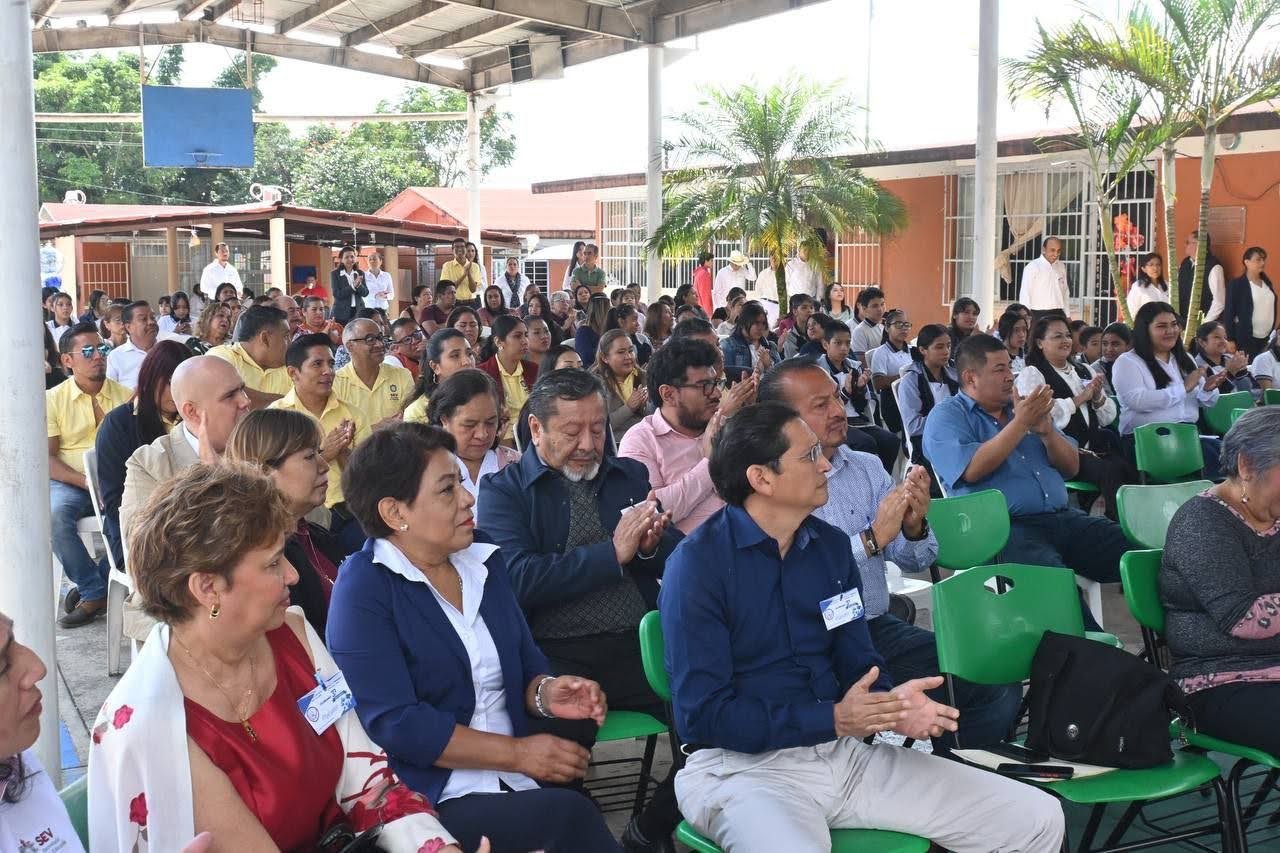 Zenyazen Escobar resalta compromiso educativo y legislativo en el 33.° aniversario de la Telesecundaria Francisco I. Madero