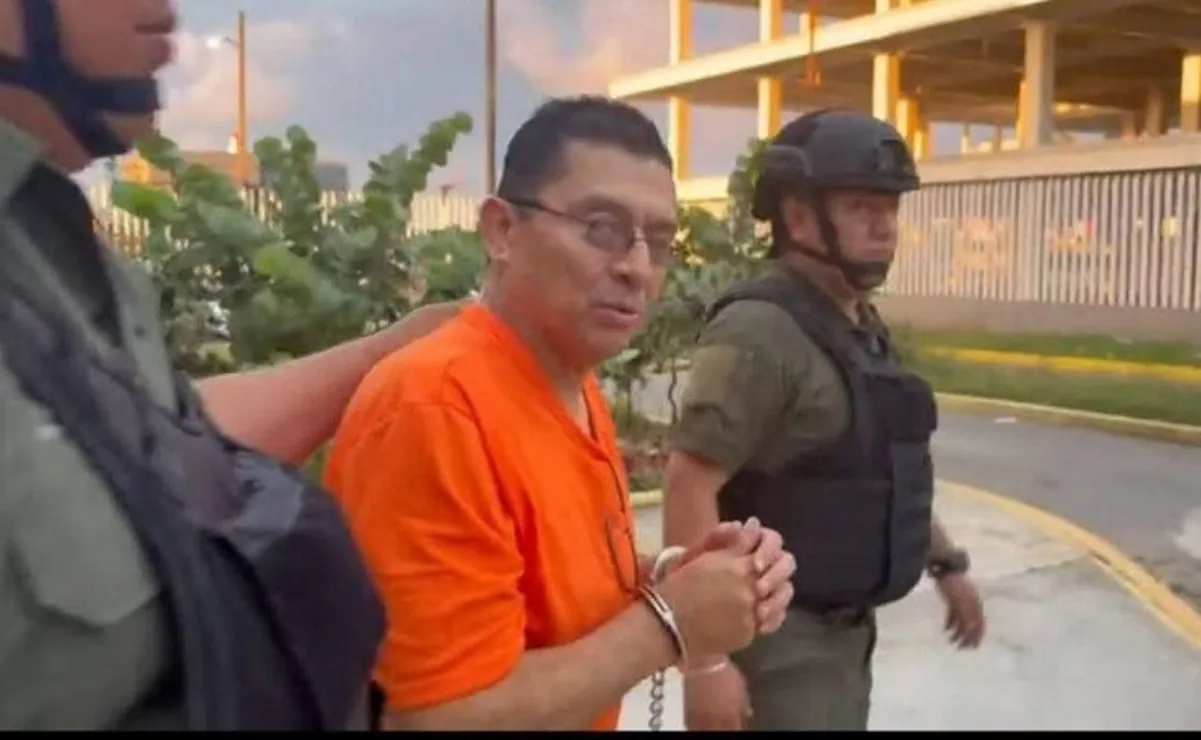 Artículo 19 condena prisión domiciliaria contra periodista en Veracruz; imágenes lo muestran esposado rumbo a audiencia Artículo 19 condena prisión domiciliaria contra periodista en Veracruz; imágenes lo muestran esposado rumbo a audiencia