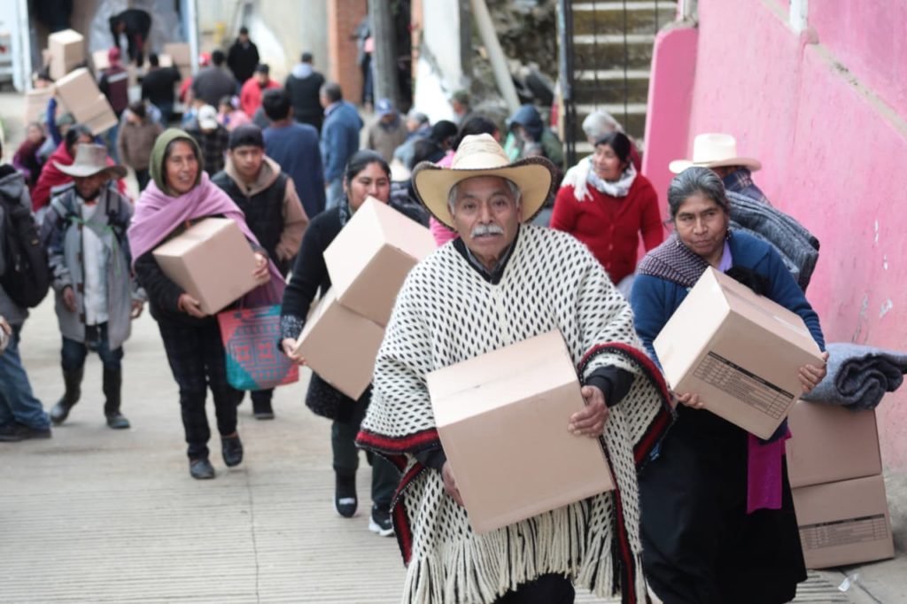 Abrigando Corazones llega a comunidades de Astacinga, Xoxocotla y Perote Abrigando Corazones llega a comunidades de Astacinga, Xoxocotla y Perote