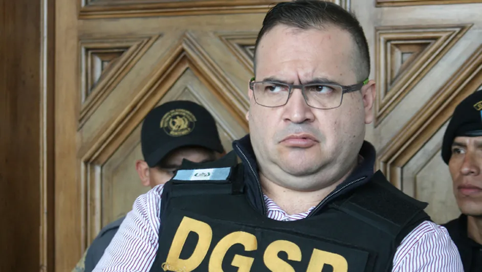 FGR va contra Javier Duarte por peculado; delito se castiga con 14 años de prisión
