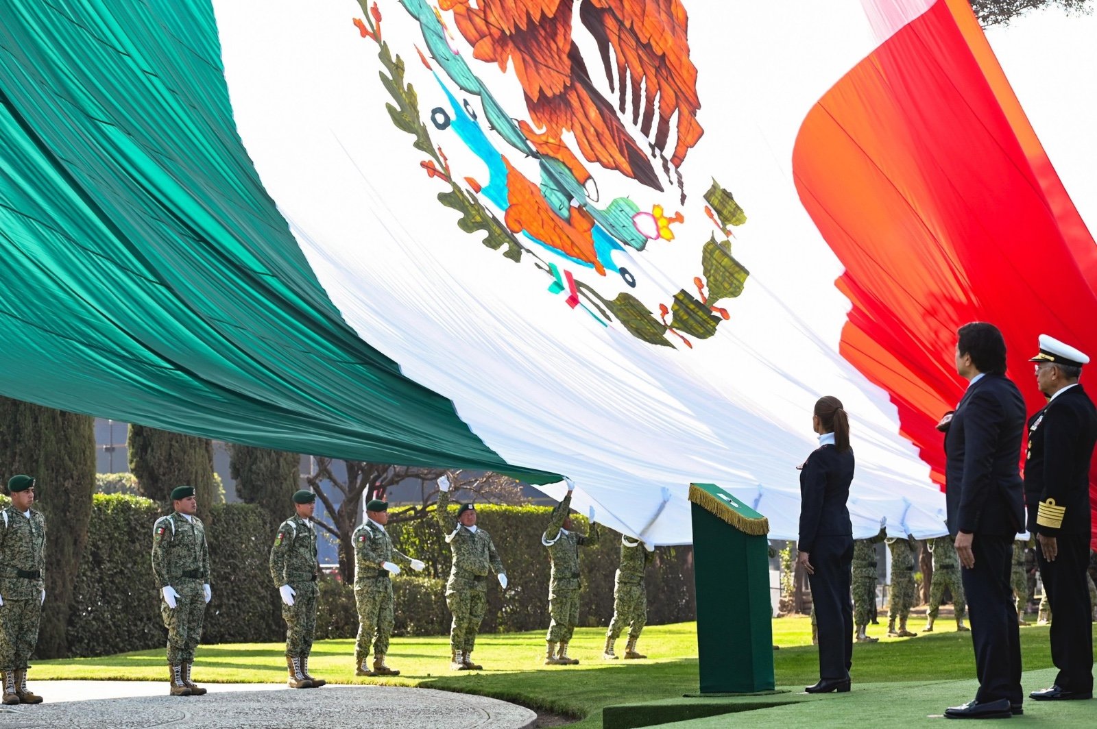 “México es dignidad, valentía y grandeza”: Presidenta Claudia Sheinbaum en ceremonia por el Día de la Bandera