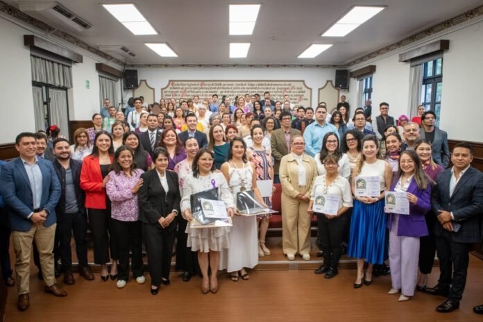 Por su ejemplo de organización y compromiso con la comunidad, xalapeñas recibieron la Medalla Insurgente Por su ejemplo de organización y compromiso con la comunidad, xalapeñas recibieron la Medalla Insurgente
