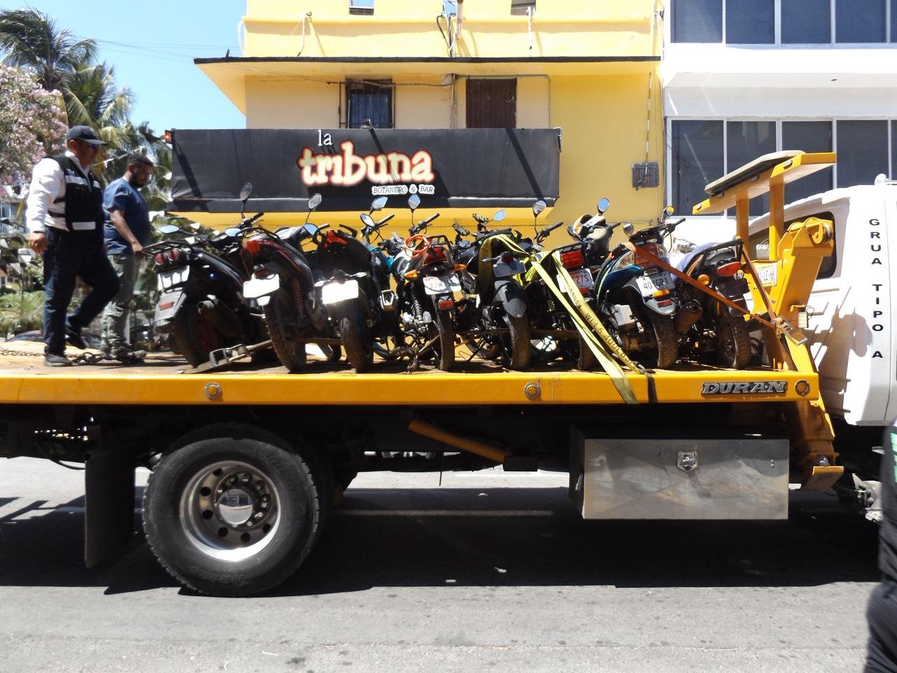 Retira Tránsito Municipal motocicletas estacionadas en callejones y andadores Retira Tránsito Municipal motocicletas estacionadas en callejones y andadores