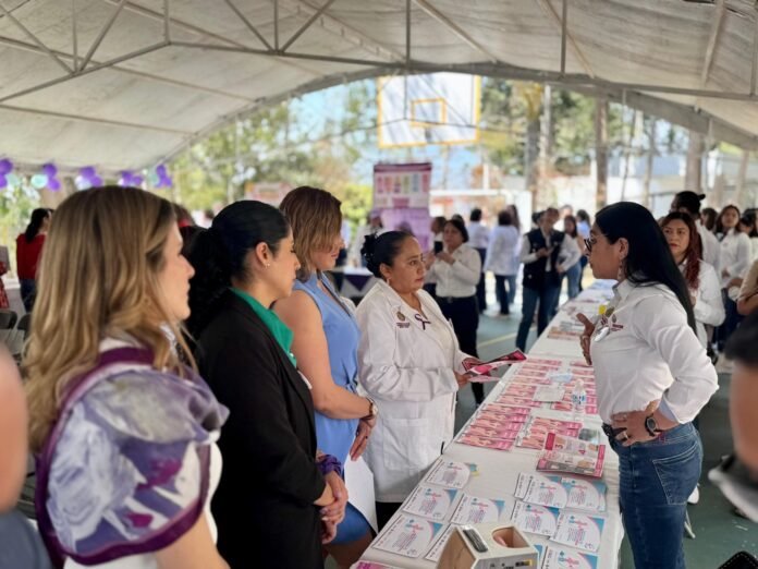 Feria Por la salud de todas acerca servicios médicos y orientación a mujeres Feria Por la salud de todas acerca servicios médicos y orientación a mujeres