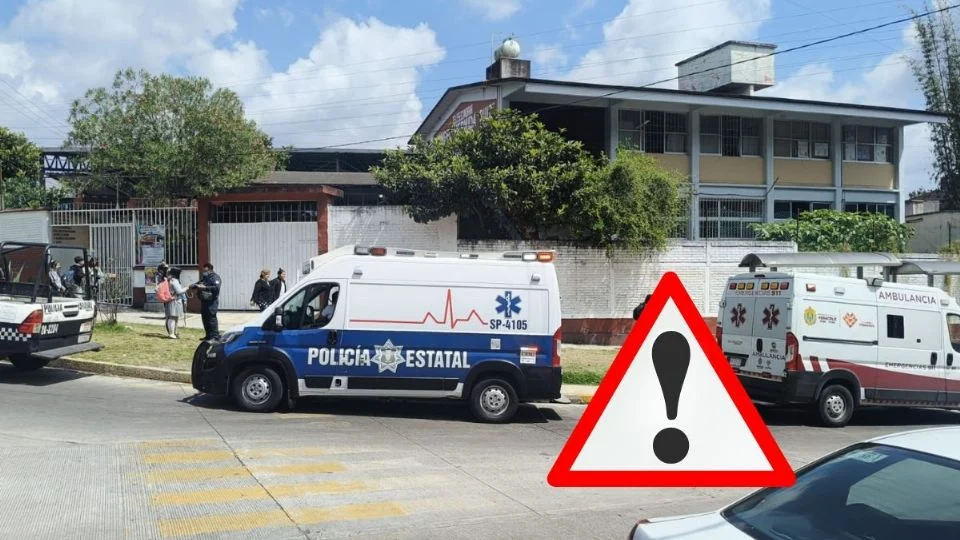 Evacuan telesecundaria de Banderilla por olor a químico; alumnos presentan síntomas de intoxicación Evacuan telesecundaria de Banderilla por olor a químico; alumnos presentan síntomas de intoxicación