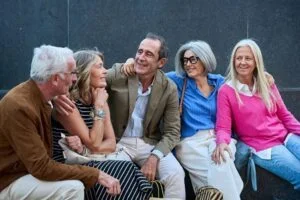 Según la psicología, muchos hombres “boomers” cargan una tristeza silenciosa al llegar a los 70