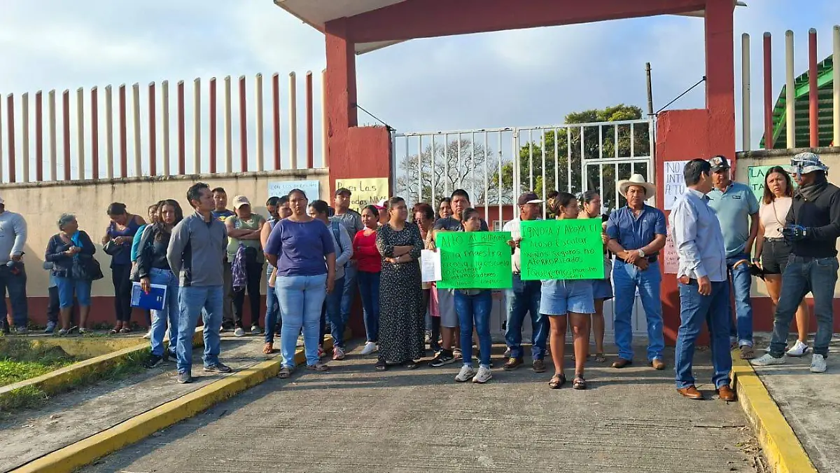 Acoso cibernético: seis alumnas de Xalapa piden justicia tras denuncias de difamación y amenazas Acoso cibernético: seis alumnas de Xalapa piden justicia tras denuncias de difamación y amenazas