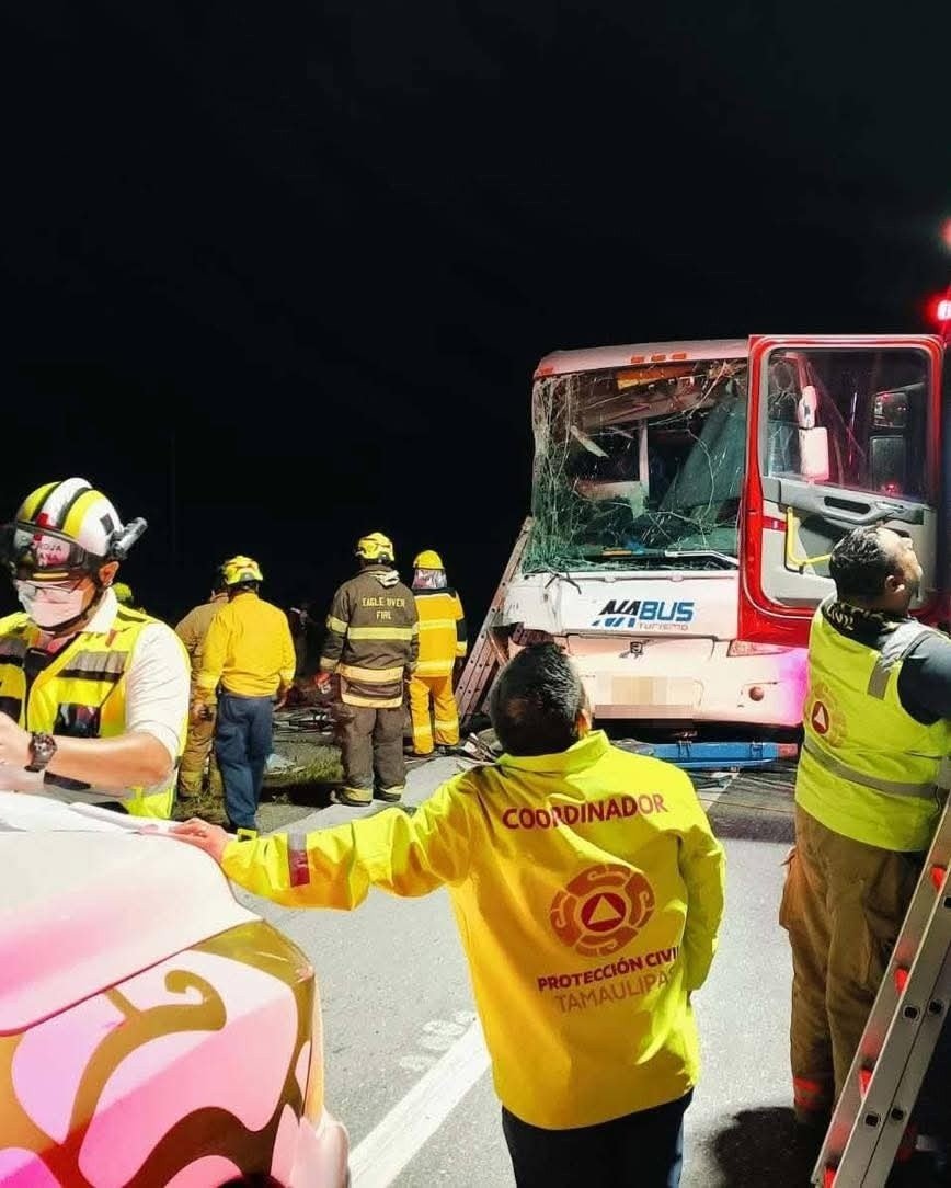 Choque de autobús deja dos muertos en Tamaulipas; viajaba de Coatzacoalcos a Ciudad Acuña Choque de autobús deja dos muertos en Tamaulipas; viajaba de Coatzacoalcos a Ciudad Acuña