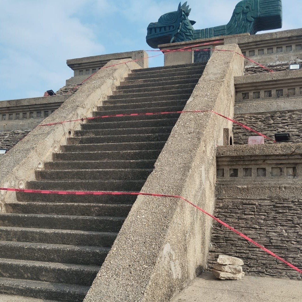 Restringen acceso a pirámide del malecón por riesgo de abejas en Coatzacoalcos