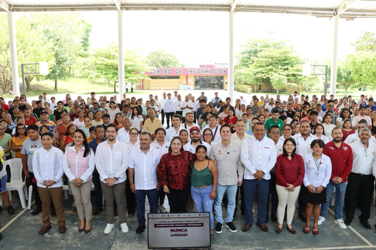 Entrega SEV más de 430 constancias y certificados de educación básica en San Andrés Tuxtla