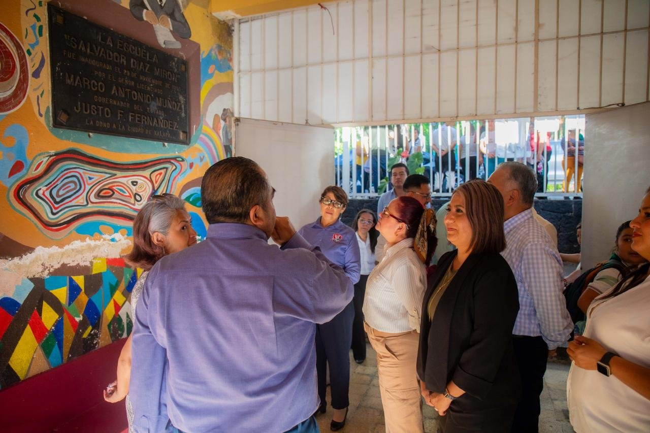 En respuesta a solicitud del Día del Pueblo, Daniela Griego visitó la primaria Salvador Díaz Mirón