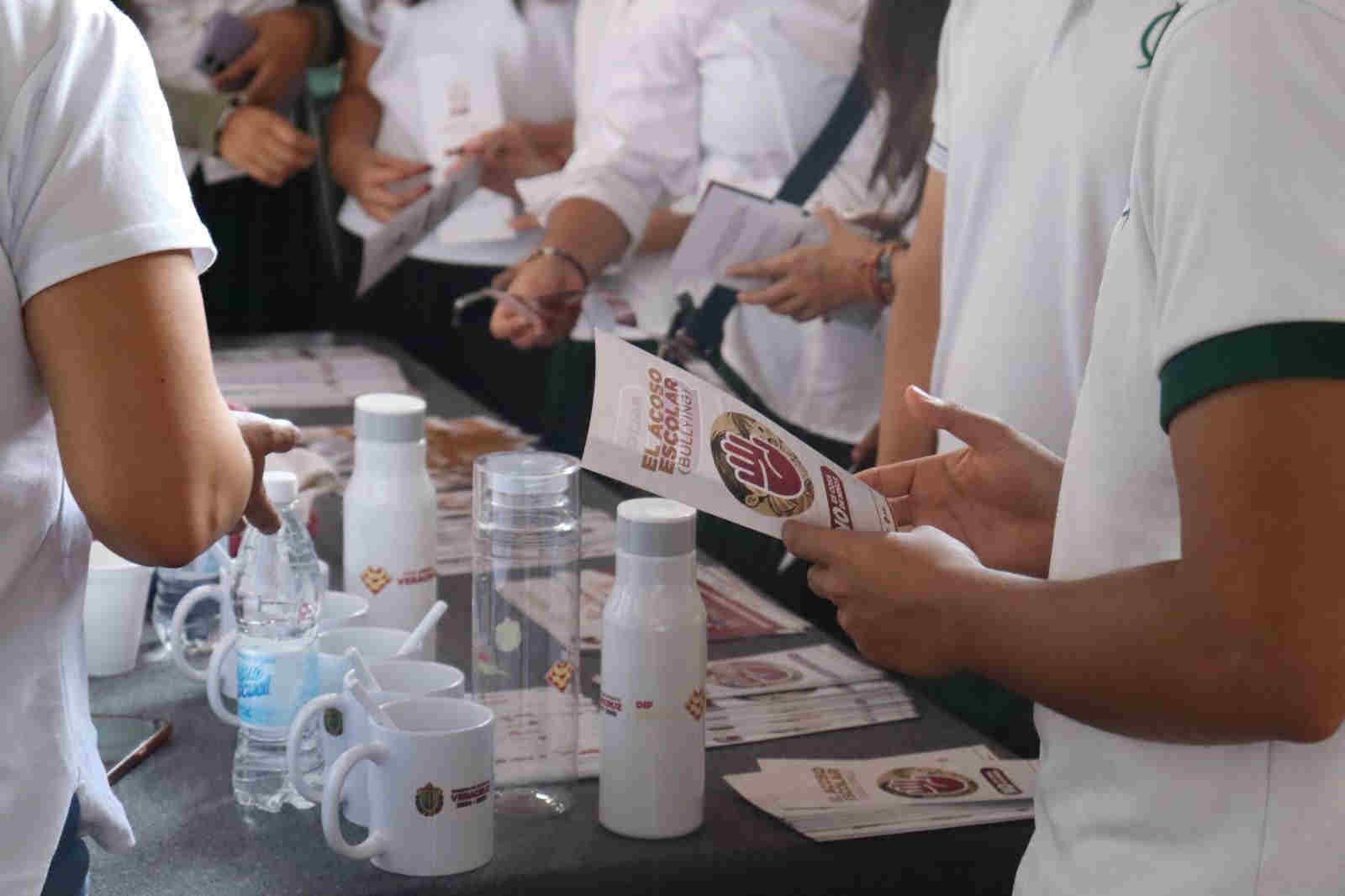 Promueve SEV uso consciente de redes sociales entre estudiantes de bachillerato