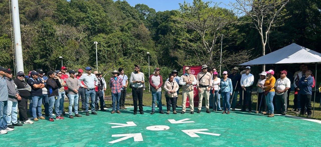 Participa SEV en limpieza del Cerro de la Galaxia, pulmón natural de Xalapa Participa SEV en limpieza del Cerro de la Galaxia, pulmón natural de Xalapa