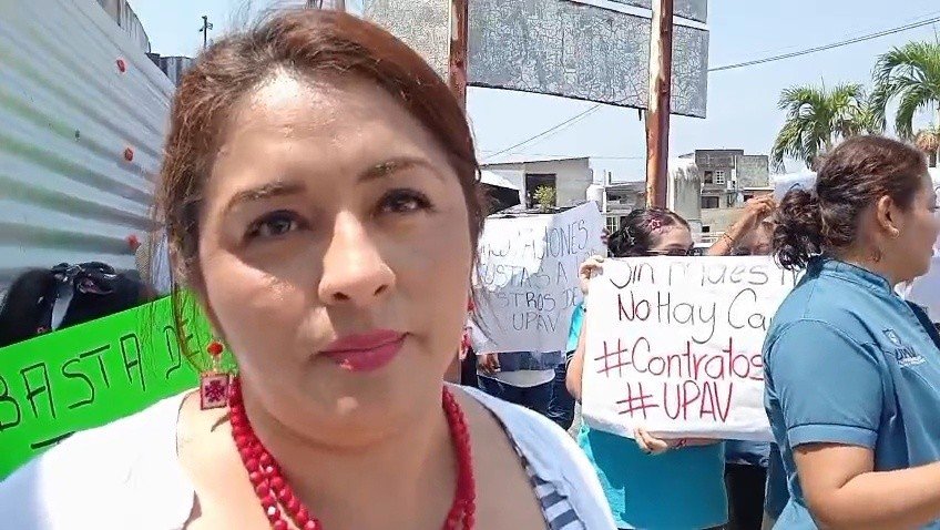 Estudiantes y maestros de la UPAV protestan por recorte salarial y adeudos en Coatzacoalcos