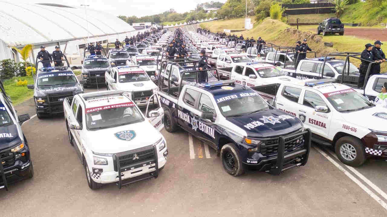 Veracruz invierte en nuevas unidades y depura parque vehicular para reducir gasto público: Gobernadora Veracruz invierte en nuevas unidades y depura parque vehicular para reducir gasto público: Gobernadora