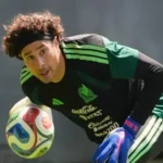 Guillermo Ochoa emociona a la afición en CDMX con gesto inolvidable hacia un niño que lo esperó por horas