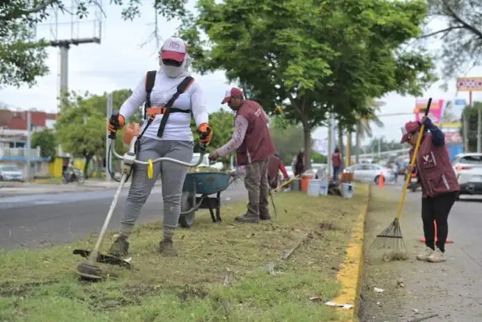 Recupera Ayuntamiento de Veracruz más de 160 espacios públicos con jornadas permanentes de mantenimiento