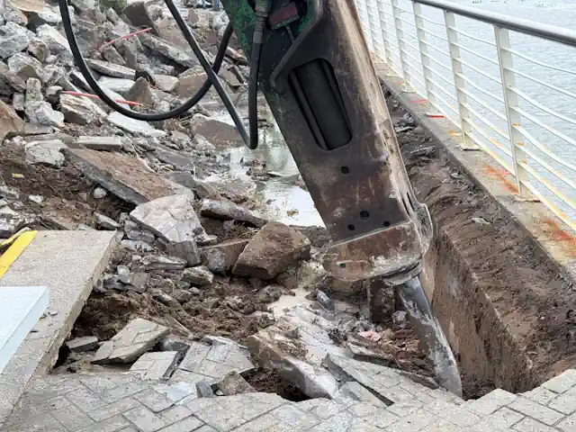 SIOP inicia trabajos para atender socavón en el malecón de Alvarado