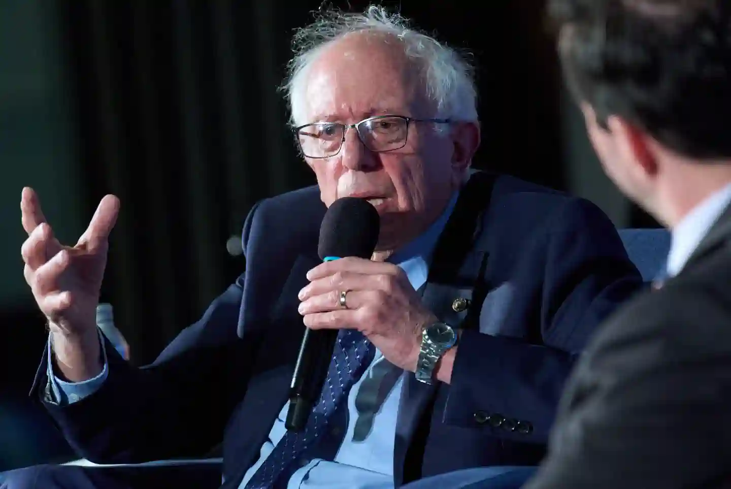 Exclusiva de AP: Bernie Sanders presenta un plan para otorgar al público la propiedad directa de empresas de IA. Exclusiva de AP: Bernie Sanders presenta un plan para otorgar al público la propiedad directa de empresas de IA.