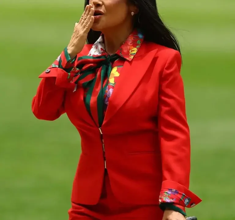 Cuando tomó la palabra, el estadio entero guardó silencio: el momento de Salma Hayek que emocionó al mundo