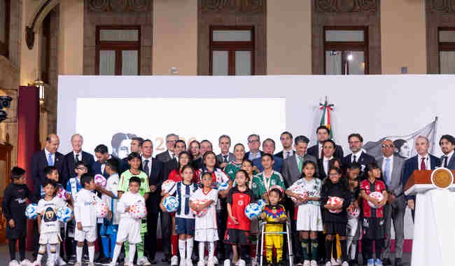 Presidenta Claudia Sheinbaum abandera a la Selección Nacional de México que participará en la Copa Mundial de la FIFA 2026 Presidenta Claudia Sheinbaum abandera a la Selección Nacional de México que participará en la Copa Mundial de la FIFA 2026