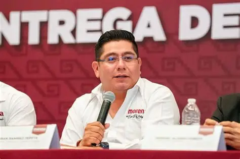 Dirigente de MORENA continuará asambleas en Veracruz sin seguridad extra pese a agresiones. Dirigente de MORENA continuará asambleas en Veracruz sin seguridad extra pese a agresiones.