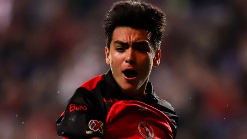 Gilberto Mora vuelve como héroe: anota el GOL con el que Xolos derrota a León y toma el liderato de la Liga MX Gilberto Mora vuelve como héroe: anota el GOL con el que Xolos derrota a León y toma el liderato de la Liga MX
