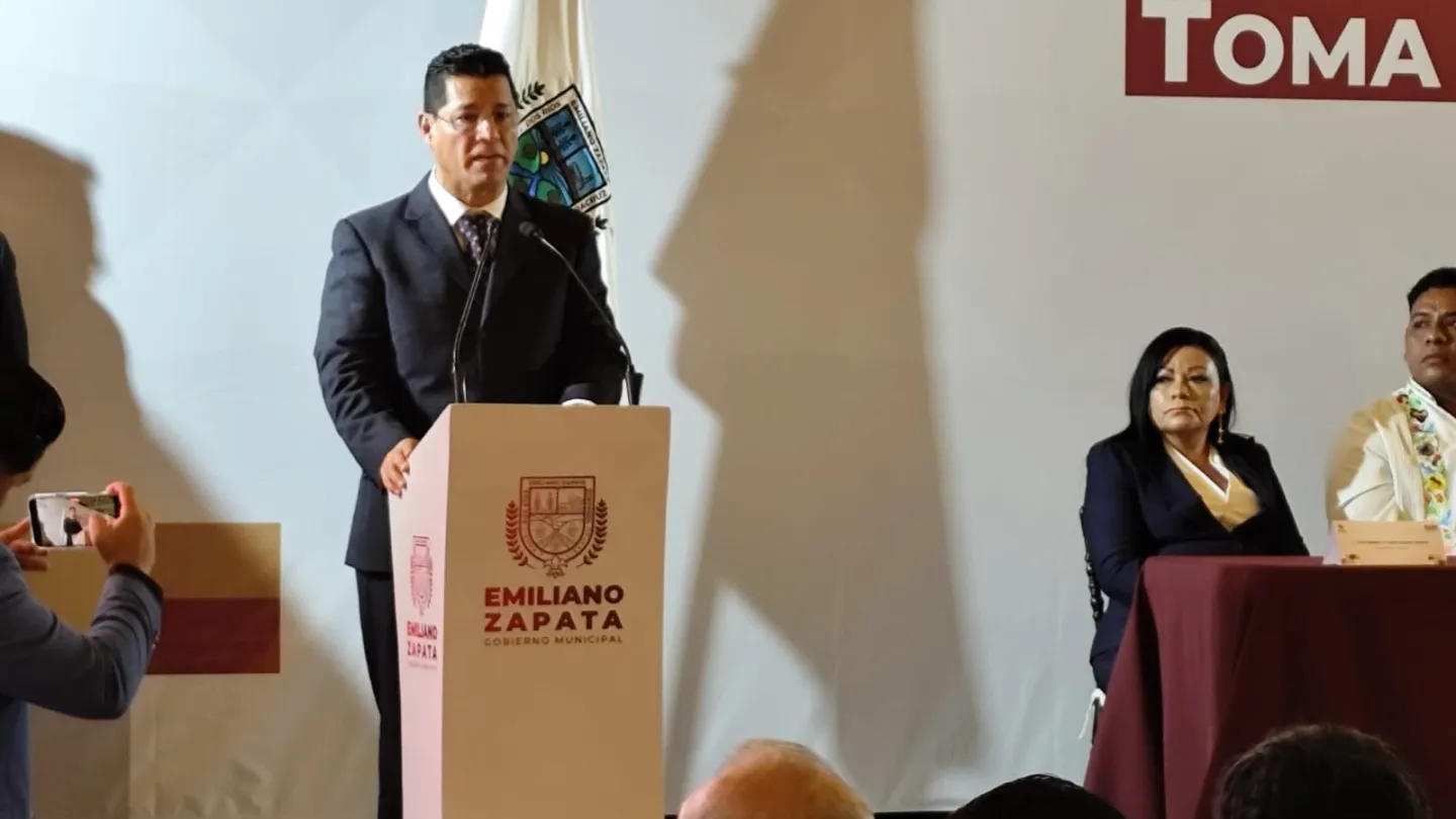 Daniel Baizabal confirma que la SIOP ya trabaja en la carretera Xalapa–Coatepec. Daniel Baizabal confirma que la SIOP ya trabaja en la carretera Xalapa–Coatepec.
