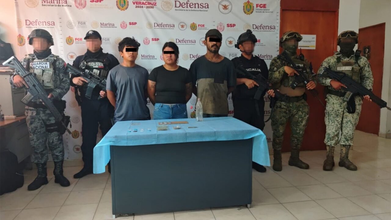 Operativo encabezado por SSP y FGE, con apoyo de fuerzas federales, asegura más de 54 kilos de presunta marihuana y 30 mil litros de hidrocarburo