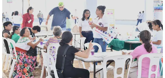 Hojas, ramas y creatividad cobran vida en taller gratuito del Festival del Mar Hojas, ramas y creatividad cobran vida en taller gratuito del Festival del Mar