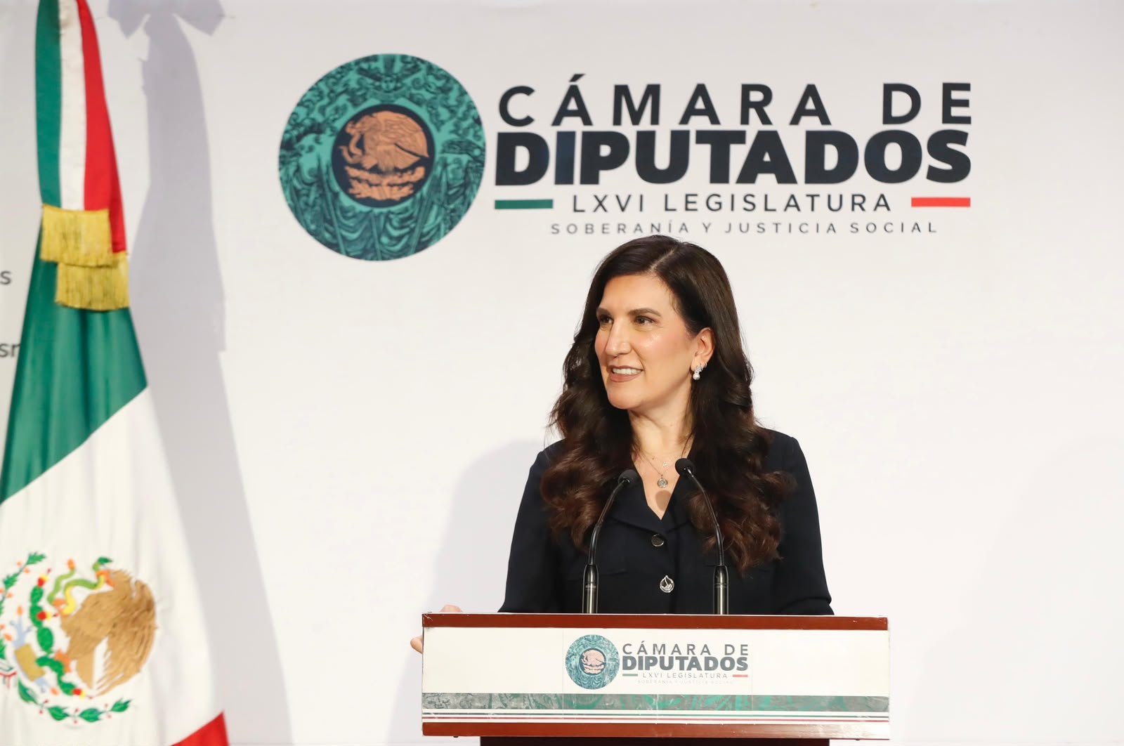 Las autoridades electorales deben ser árbitros de la contienda, no censores del debate público: Kenia López Rabadán Las autoridades electorales deben ser árbitros de la contienda, no censores del debate público: Kenia López Rabadán