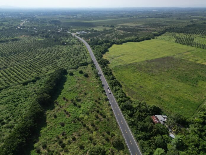 Rocío Nahle entrega 33 kilómetros completamente rehabilitados de la carretera Álamo–Tihuatlán Rocío Nahle entrega 33 kilómetros completamente rehabilitados de la carretera Álamo–Tihuatlán