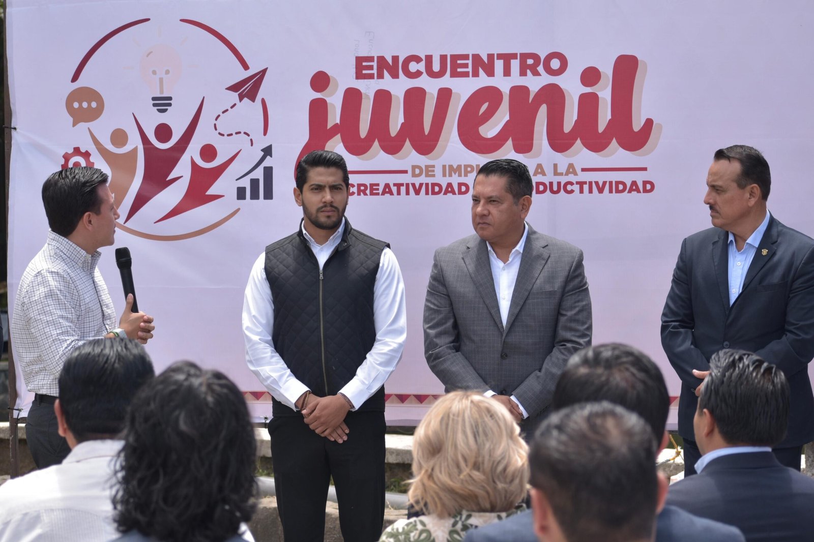 Cerca de 100 jóvenes impulsan la creatividad y productividad en el Paseo de Los Lagos Cerca de 100 jóvenes impulsan la creatividad y productividad en el Paseo de Los Lagos