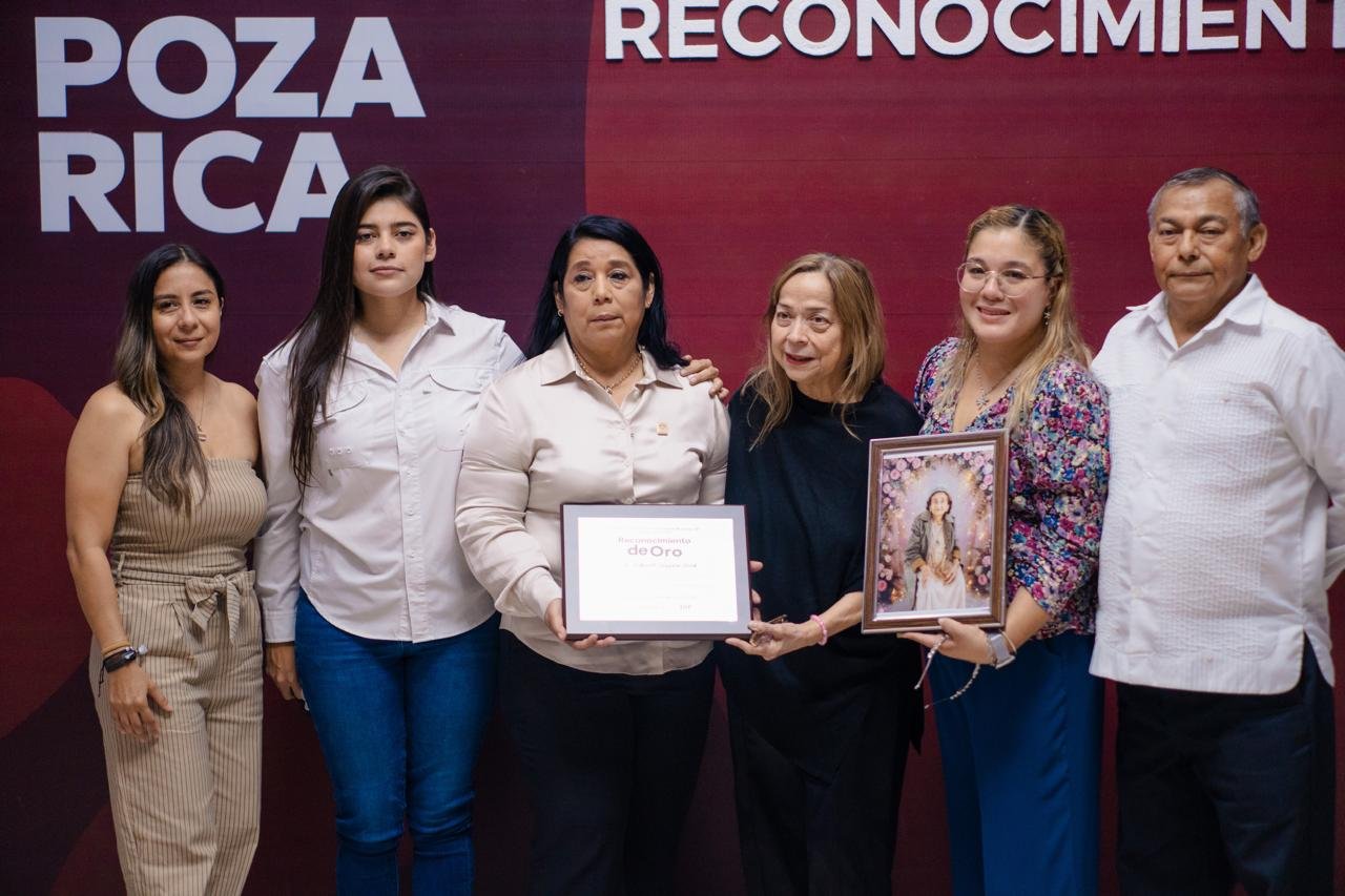 UN HOMENAJE A LAS Y LOS PIONEROS DE POZA RICA “RECONOCIMIENTO DE ORO”, POR PARTE DEL SISTEMA DIF MUNICIPAL Y EL GOBIERNO DE POZA RICA UN HOMENAJE A LAS Y LOS PIONEROS DE POZA RICA “RECONOCIMIENTO DE ORO”, POR PARTE DEL SISTEMA DIF MUNICIPAL Y EL GOBIERNO DE POZA RICA