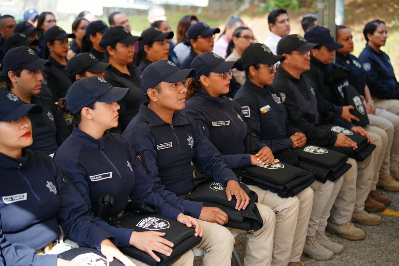 Con equipamiento, profesionalización y compromiso se fortalece la Policía Municipal de Xalapa Con equipamiento, profesionalización y compromiso se fortalece la Policía Municipal de Xalapa