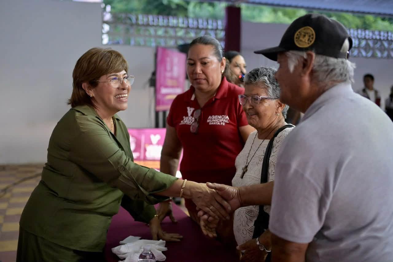 “Jueves en tu Colonia” lleva atención directa del Gobierno Municipal de Veracruz a Santa Fe “Jueves en tu Colonia” lleva atención directa del Gobierno Municipal de Veracruz a Santa Fe
