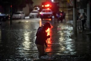 Por lluvias en Xalapa, deslizamientos, inundaciones y el deceso de dos personas; continúan recorridos y evaluación de daños Por lluvias en Xalapa, deslizamientos, inundaciones y el deceso de dos personas; continúan recorridos y evaluación de daños