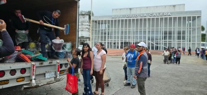 Distribuye Gobierno de Veracruz insumos a familias afectadas por lluvias en Tlaltetela y Banderilla Distribuye Gobierno de Veracruz insumos a familias afectadas por lluvias en Tlaltetela y Banderilla