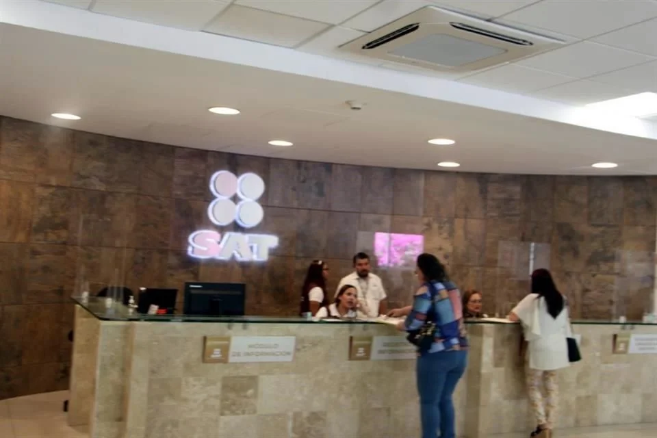 SAT devuelve 13% menos de IVA a contribuyentes en 2026; esto muestran los datos