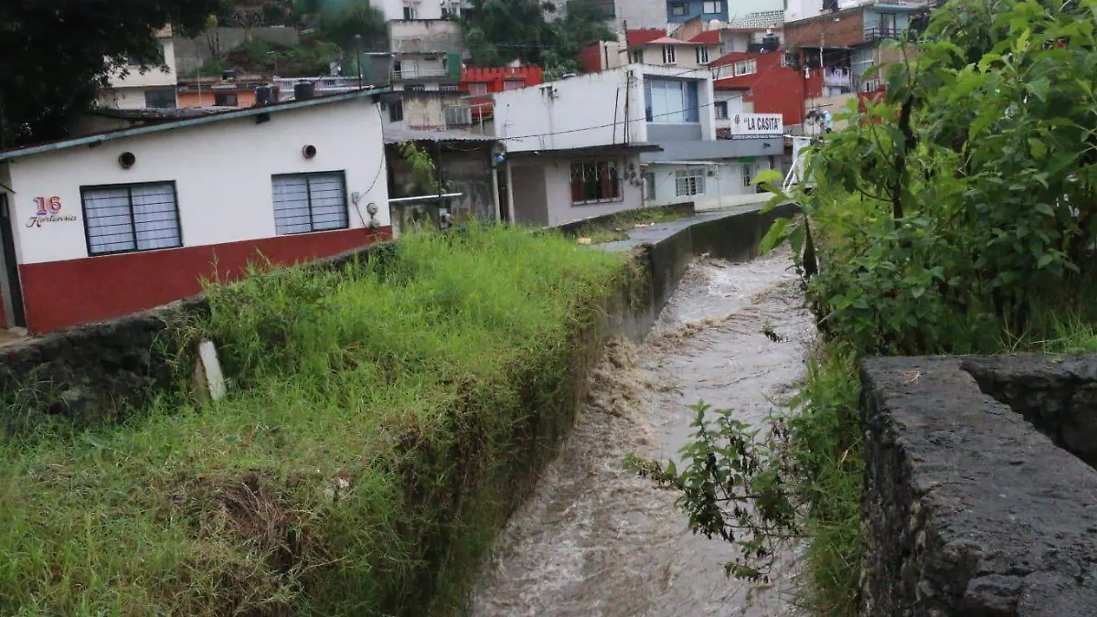 Activistas denuncian humedales y ríos convertidos en canales de concreto que agravan inundaciones