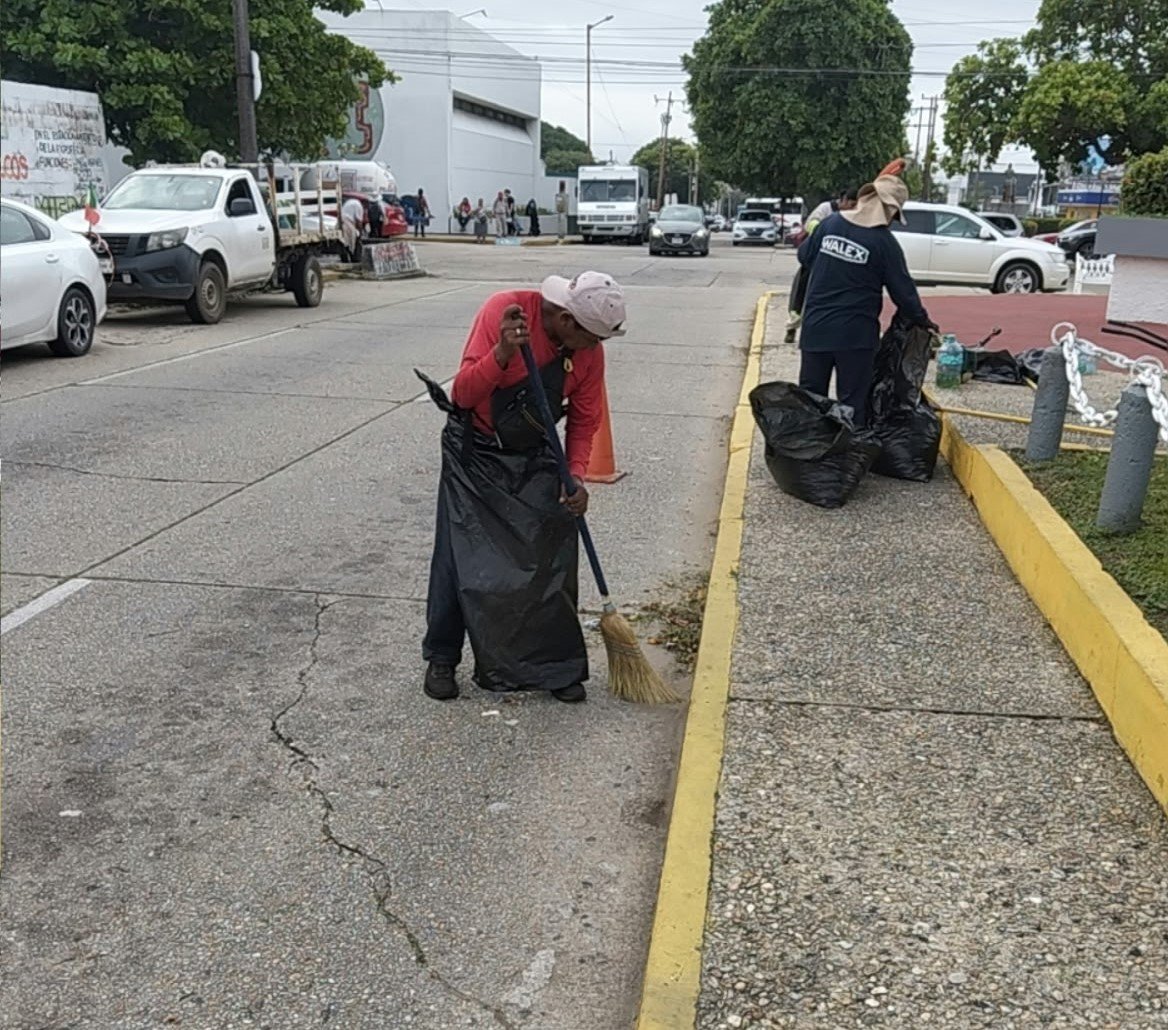 Recolecta Coatzacoalcos más de 81 mil toneladas de basura; alcalde anuncia nueva estrategia de Limpia Pública Recolecta Coatzacoalcos más de 81 mil toneladas de basura; alcalde anuncia nueva estrategia de Limpia Pública