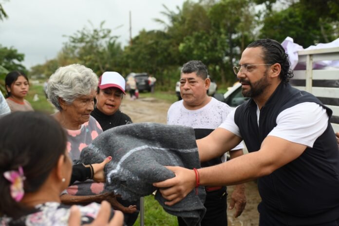 Mantiene Pedro Miguel Rosaldo apoyo a familias afectadas por frentes fríos; continúan entregas de alimentos Mantiene Pedro Miguel Rosaldo apoyo a familias afectadas por frentes fríos; continúan entregas de alimentos