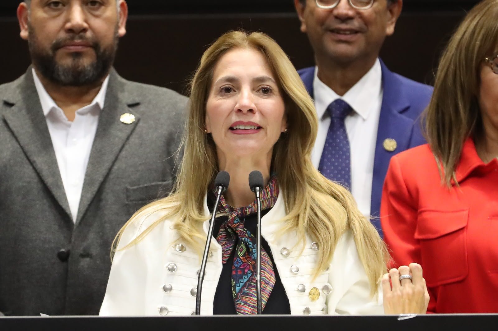 Ana Miriam Ferráez defiende libertad de expresión y respalda reforma contra fraudes con identidad institucional